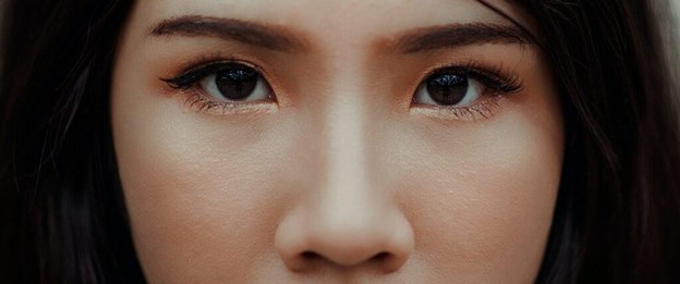 woman’s rhinoplasty result after recovery (model)